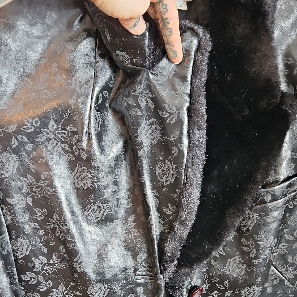 Vintage Simons Black Floral Fake Leather Blazer with Faux Fur Collar - Picture 3 of 8